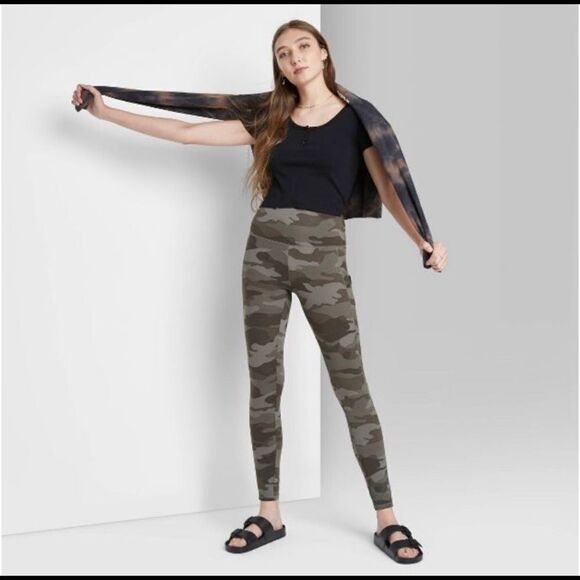 Wild Fable Women’s High-Rise Camo Print Leggings - Picture 1 of 7